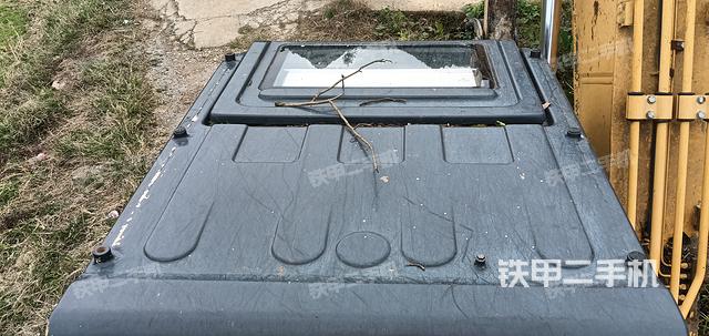 駕駛室頂部（整機外觀）