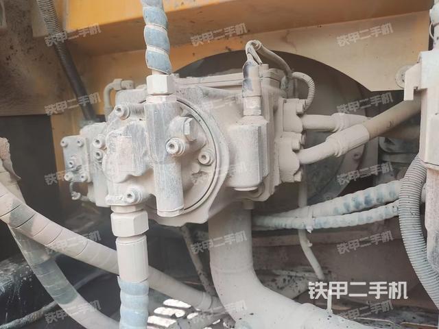 液壓泵艙室正面整體（整機(jī)外觀）