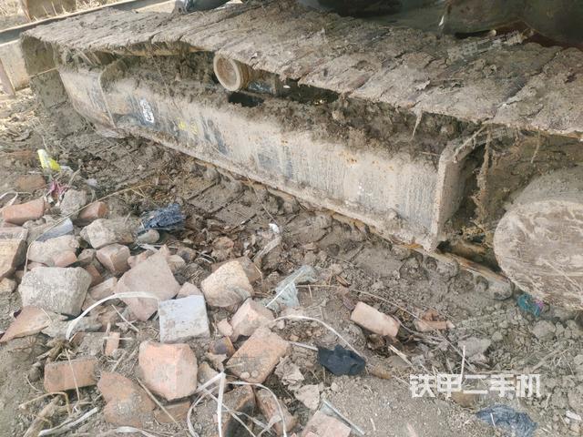 左側(cè)履帶整體?(行走機(jī)構(gòu)) 左側(cè)履帶整體?(行走機(jī)構(gòu))