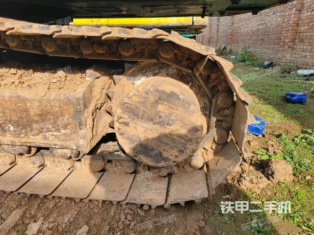 左驅(qū)動輪（行走機(jī)構(gòu)）