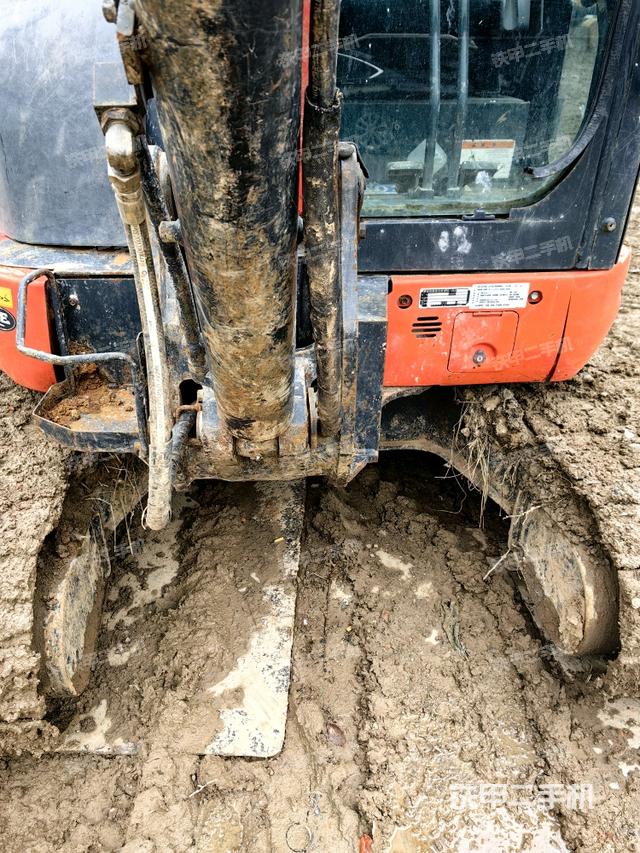 大臂根部?斜（工作和回轉(zhuǎn)裝置）