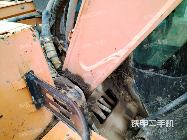 大臂根部?斜（工作和回轉(zhuǎn)裝置）