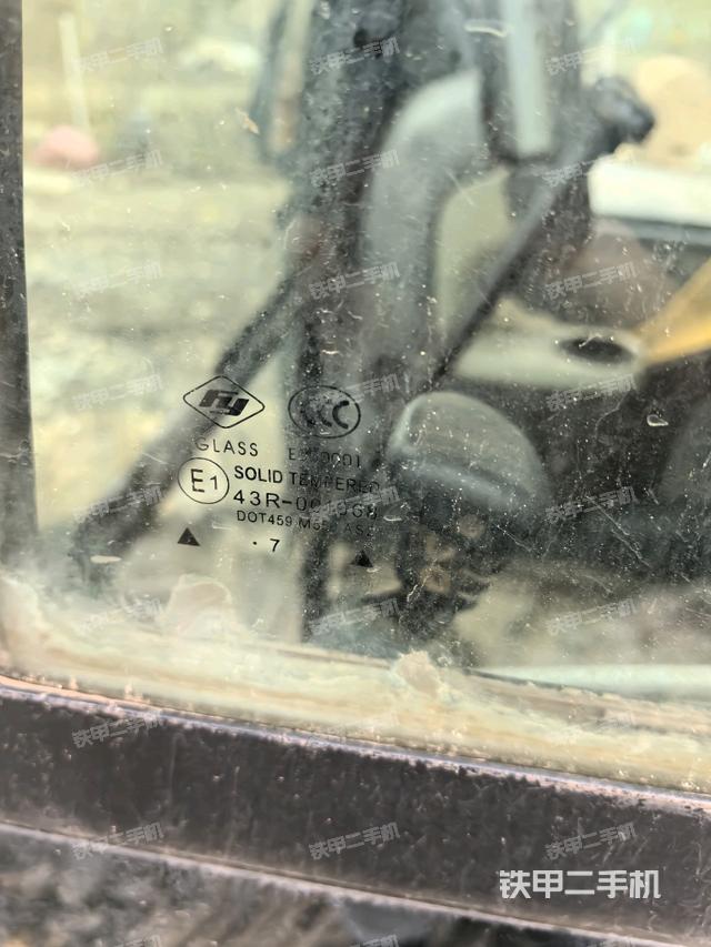 后窗玻璃角標(biāo)（駕駛室部分）