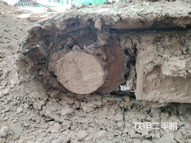 右驅(qū)動(dòng)輪（行走機(jī)構(gòu)）