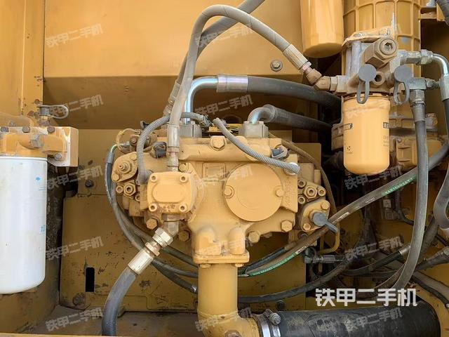 液壓泵艙室正面整體（整機(jī)外觀(guān)）