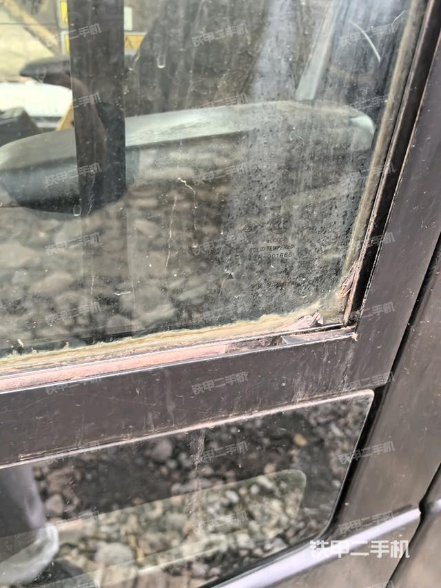 左后方玻璃角標(biāo)（駕駛室部分）