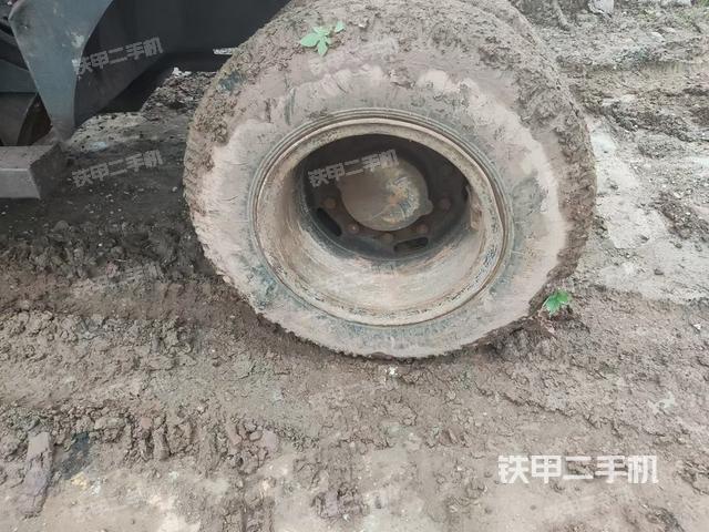 右驅(qū)動(dòng)輪（行走機(jī)構(gòu)）