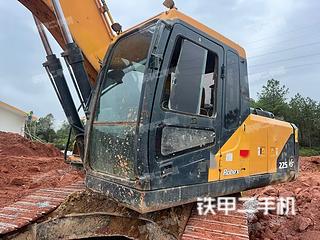 現(xiàn)代R215VS挖掘機