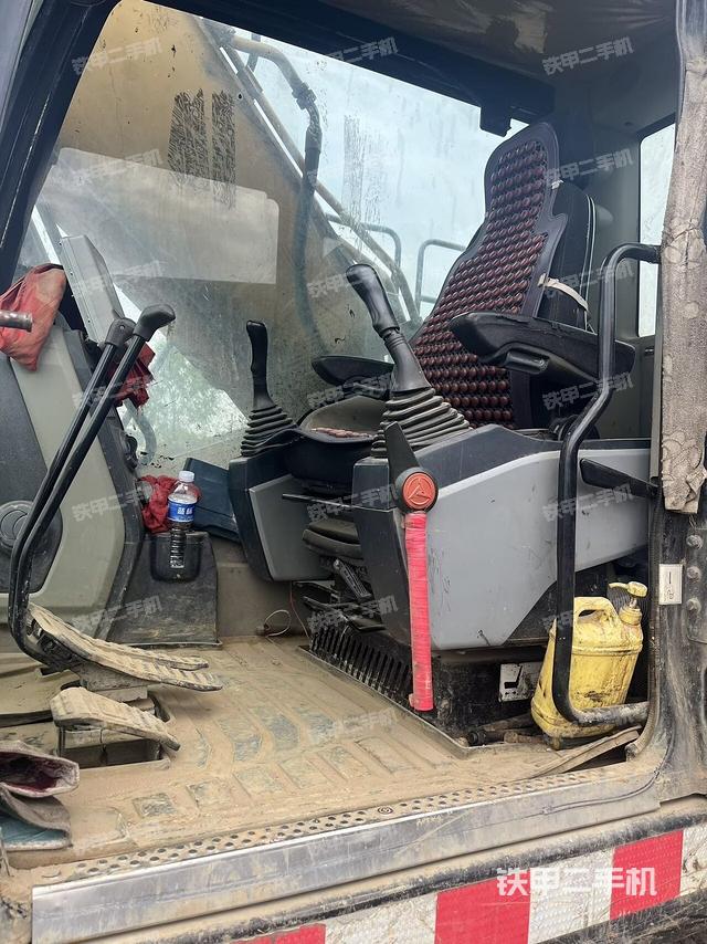 驾驶室整体（整机外观）