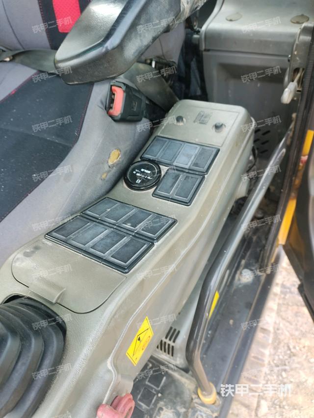 座椅左側(cè)控制臺/音響/含左手柄（駕駛室部分）