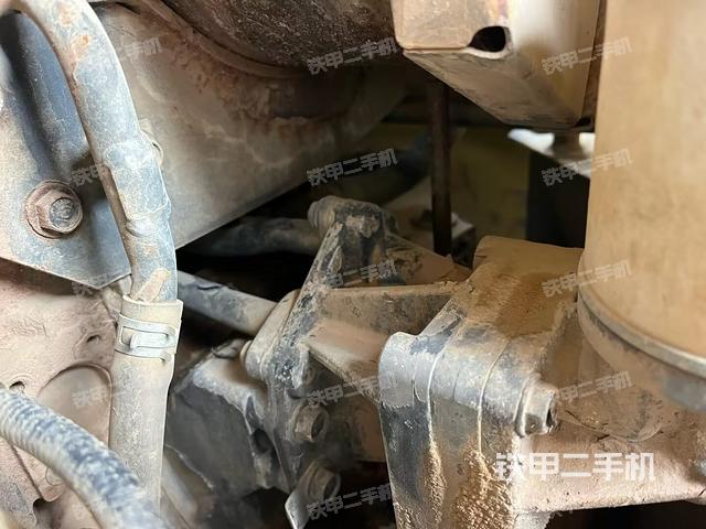 液壓泵艙室正面整體(整機(jī)外觀) 液壓泵艙室正面整體(整機(jī)外觀)