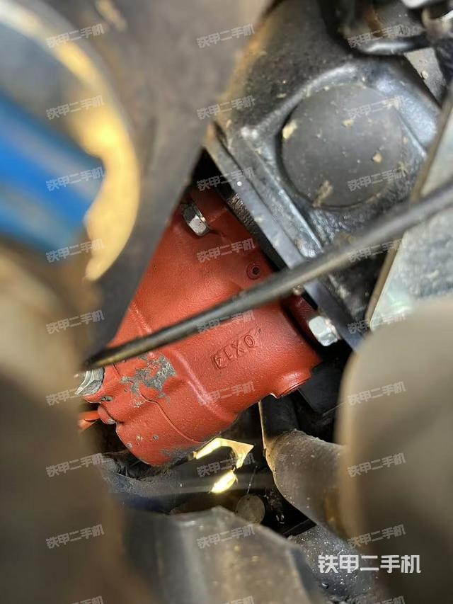 液壓泵艙室正面整體(整機外觀) 液壓泵艙室正面整體(整機外觀)