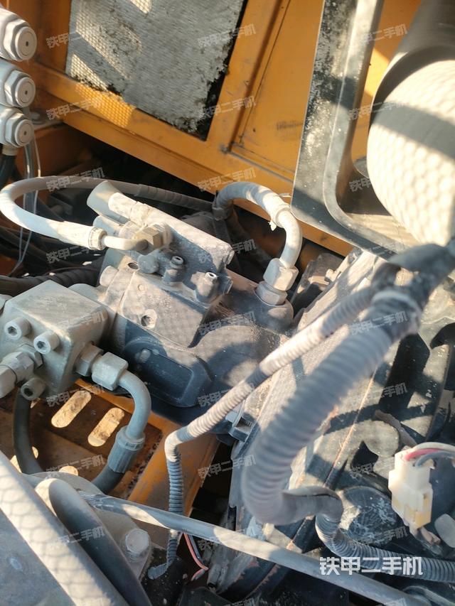 液壓泵艙室正面整體（整機(jī)外觀）