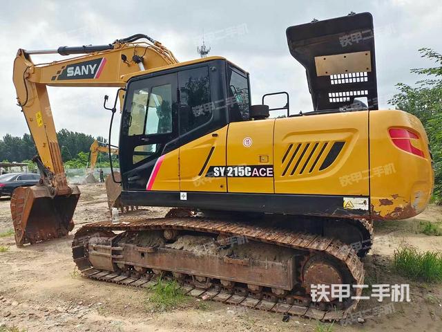 駕駛室頂部(整機(jī)外觀) 駕駛室頂部(整機(jī)外觀)