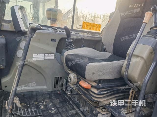 駕駛室整體（整機外觀）