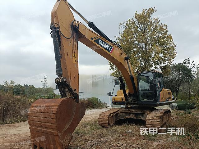 三一重工SY245H挖掘机