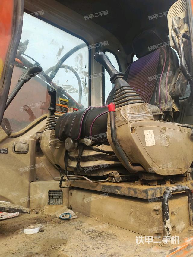 駕駛室整體（整機外觀）