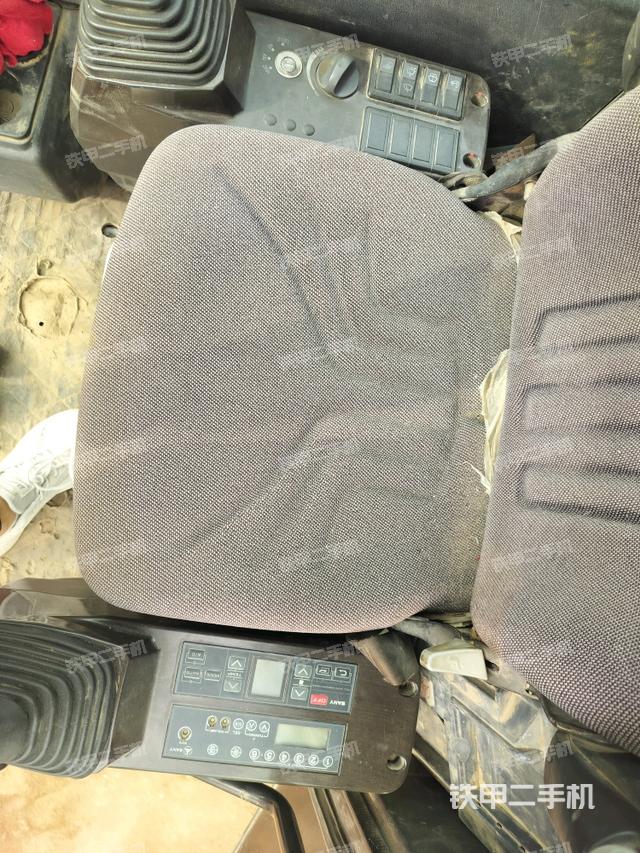 右側(cè)玻璃角標(biāo)（駕駛室部分）