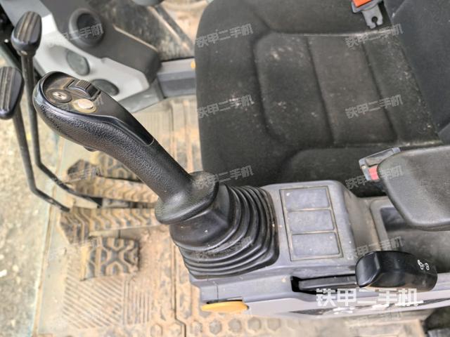 座椅左側(cè)控制臺/音響/含左手柄（駕駛室部分）