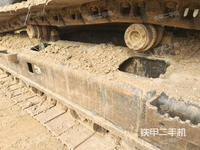 右側(cè)履帶整體(行走機(jī)構(gòu)) 右側(cè)履帶整體(行走機(jī)構(gòu))