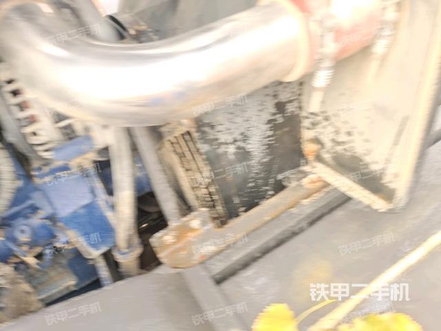 散熱器全景（壓路機發(fā)動機艙）