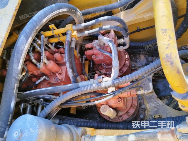 回轉(zhuǎn)馬達(dá)和主控閥（整機(jī)外觀）