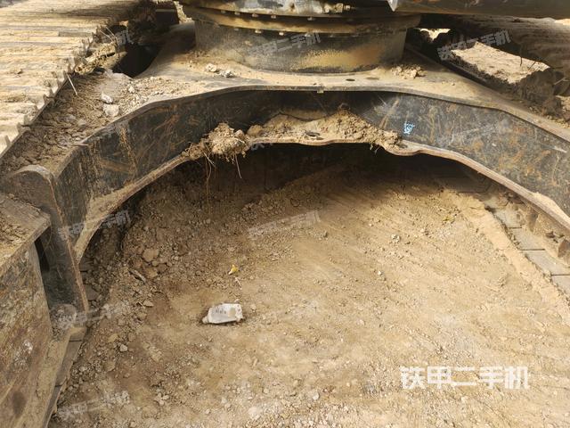 轉(zhuǎn)盤和下車架正前(工作和回轉(zhuǎn)裝置) 轉(zhuǎn)盤和下車架正前(工作和回轉(zhuǎn)裝置)