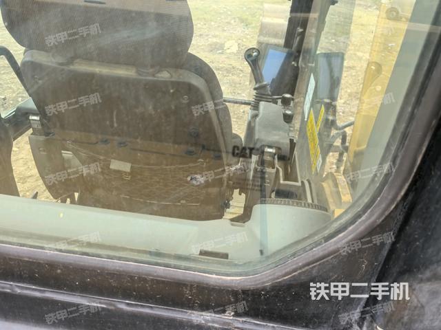 左后方玻璃角標(biāo)（駕駛室部分）