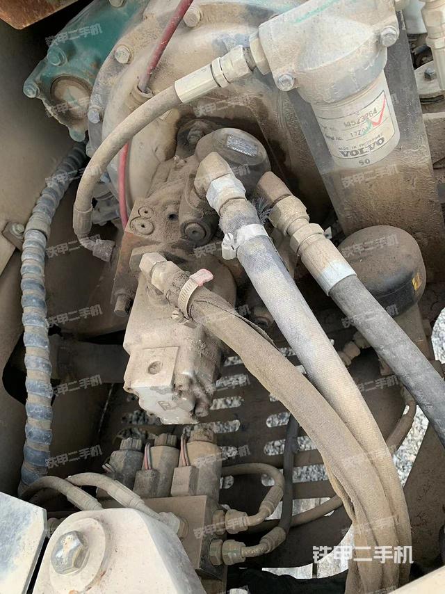 液壓泵艙室正面整體(整機(jī)外觀) 液壓泵艙室正面整體(整機(jī)外觀)
