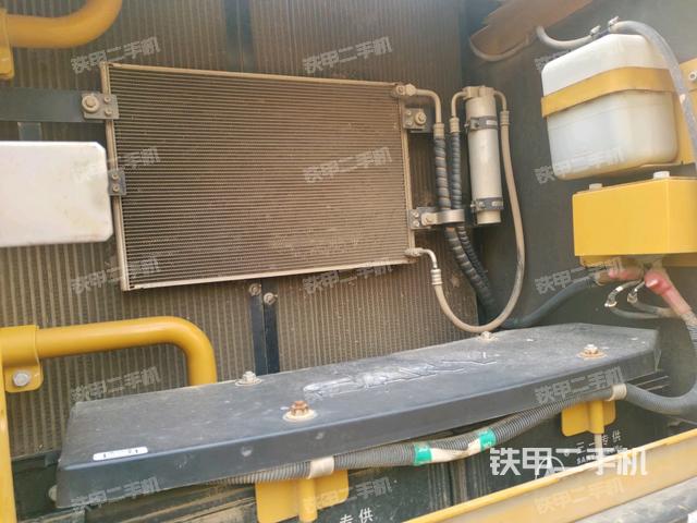 散熱器正面(大件艙室) 散熱器正面(大件艙室)