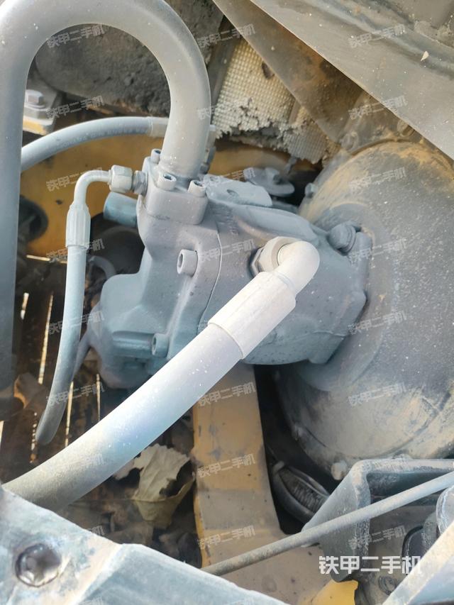 液壓泵艙室正面整體(整機(jī)外觀) 液壓泵艙室正面整體(整機(jī)外觀)