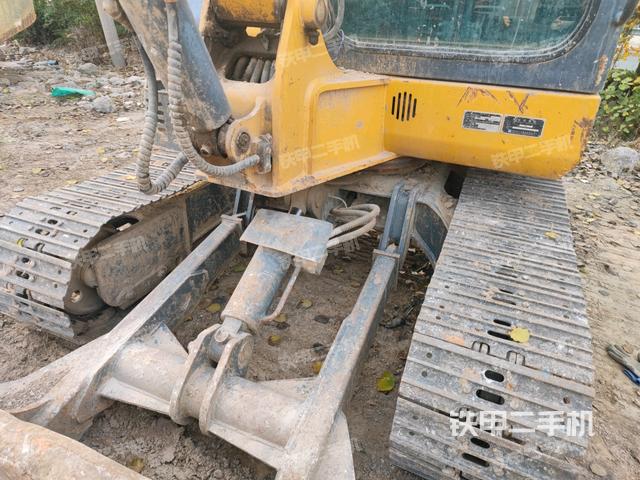 轉(zhuǎn)盤(pán)和下車(chē)架正前（工作和回轉(zhuǎn)裝置）