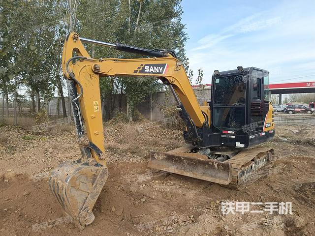 駕駛室整體(整機(jī)外觀) 駕駛室整體(整機(jī)外觀)