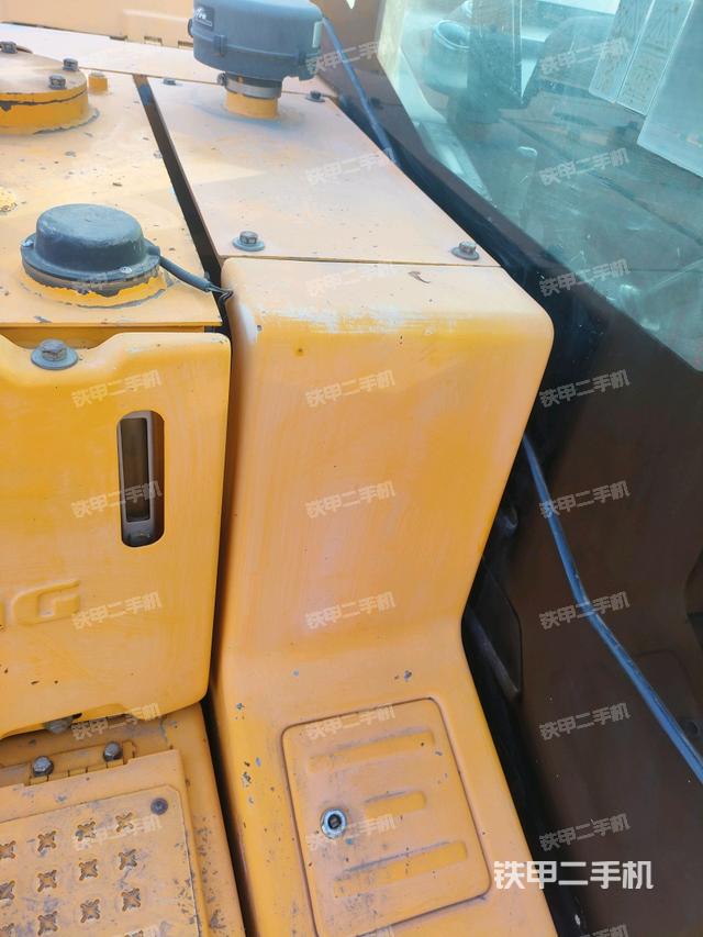 回轉(zhuǎn)馬達(dá)和主控閥（整機(jī)外觀）