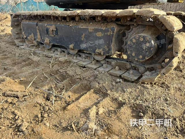 單側(cè)履帶整體(整機外觀) 單側(cè)履帶整體(整機外觀)