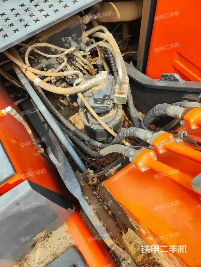 回轉(zhuǎn)馬達和主控閥（整機外觀）