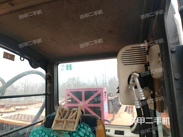 后窗玻璃角標(駕駛室部分) 后窗玻璃角標(駕駛室部分)
