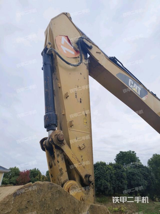 大臂油缸整體?豎拍（工作和回轉(zhuǎn)裝置）