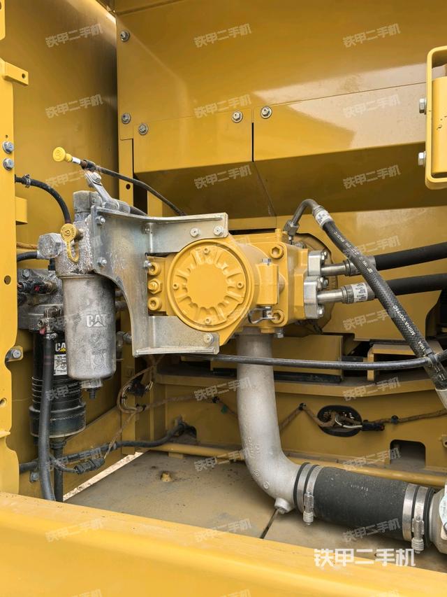 液壓泵斜45?右（大件艙室）