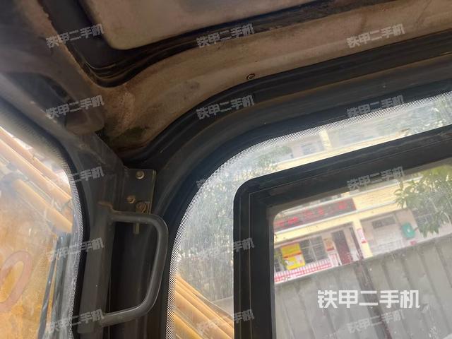 座椅右側(cè)控制臺(tái)/鑰匙門(mén)/油門(mén)/含右手柄(駕駛室部分) 座椅右側(cè)控制臺(tái)/鑰匙門(mén)/油門(mén)/含右手柄(駕駛室部分)