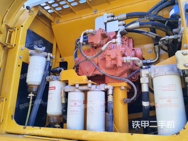 液壓泵艙室正面整體（整機(jī)外觀）