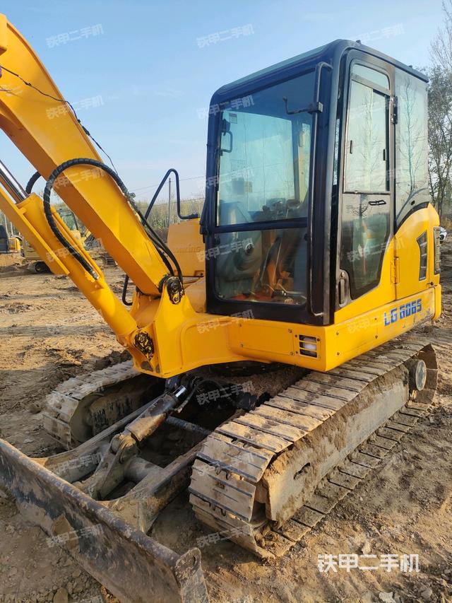 駕駛室整體（整機(jī)外觀）