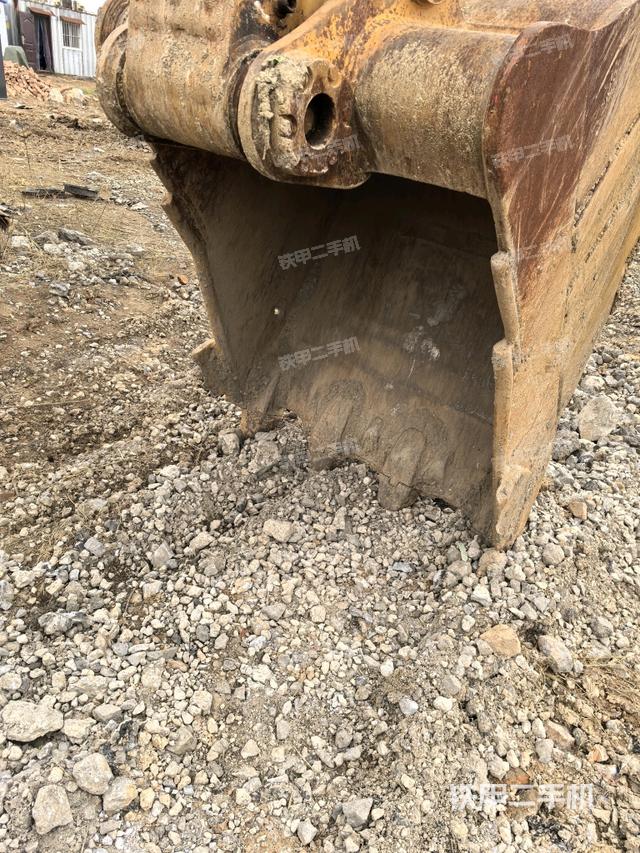 鏟斗右后整體（工作和回轉(zhuǎn)裝置）