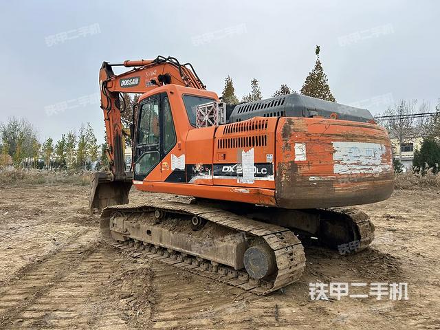 駕駛室頂部（整機外觀）