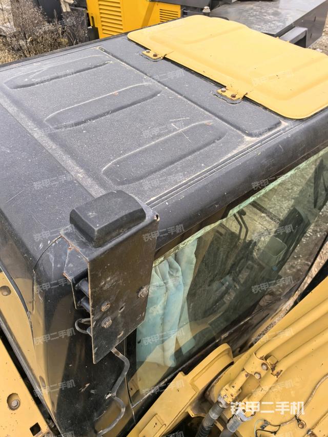 駕駛室頂部俯視（上車(chē)部件）