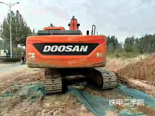 駕駛室頂部（整機外觀）