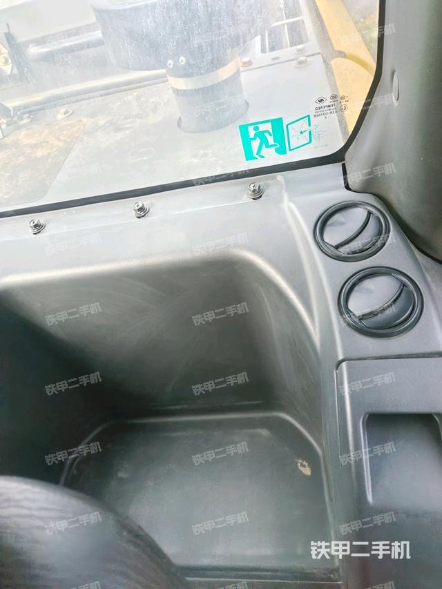 后窗玻璃角標(biāo)(駕駛室部分) 后窗玻璃角標(biāo)(駕駛室部分)