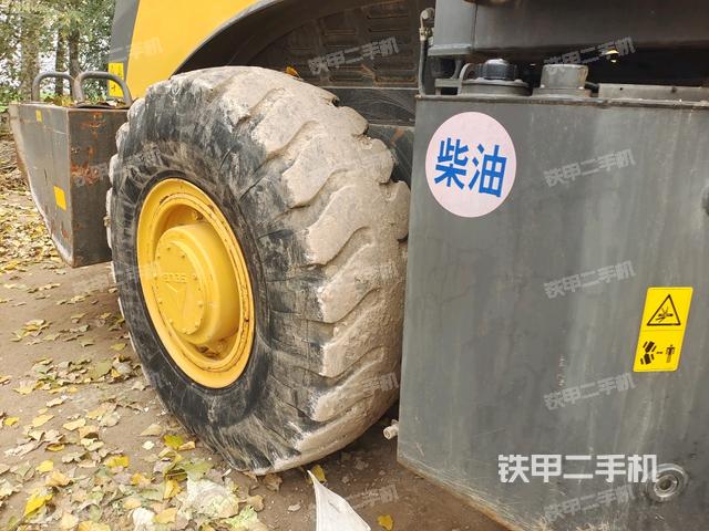 前輪左側(cè)減震塊連接及部件（壓路機前后車架）