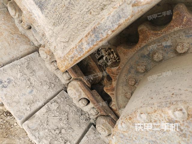 左驅(qū)動輪（行走機(jī)構(gòu)）