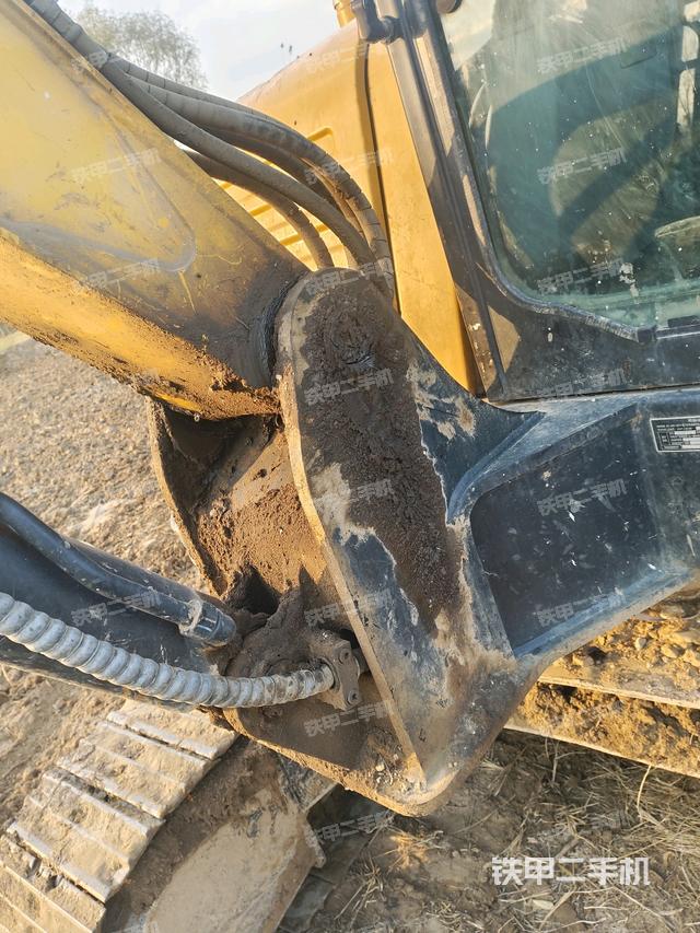 大臂根部?斜（工作和回轉(zhuǎn)裝置）